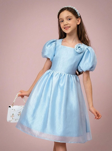 Платье из легкой ткани с жемчужным блеском