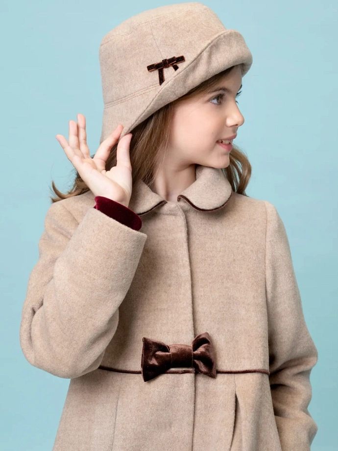 Пальто демисезонное для девочки + шляпка в цвете: Бежевый Ole! Twice - фото 10