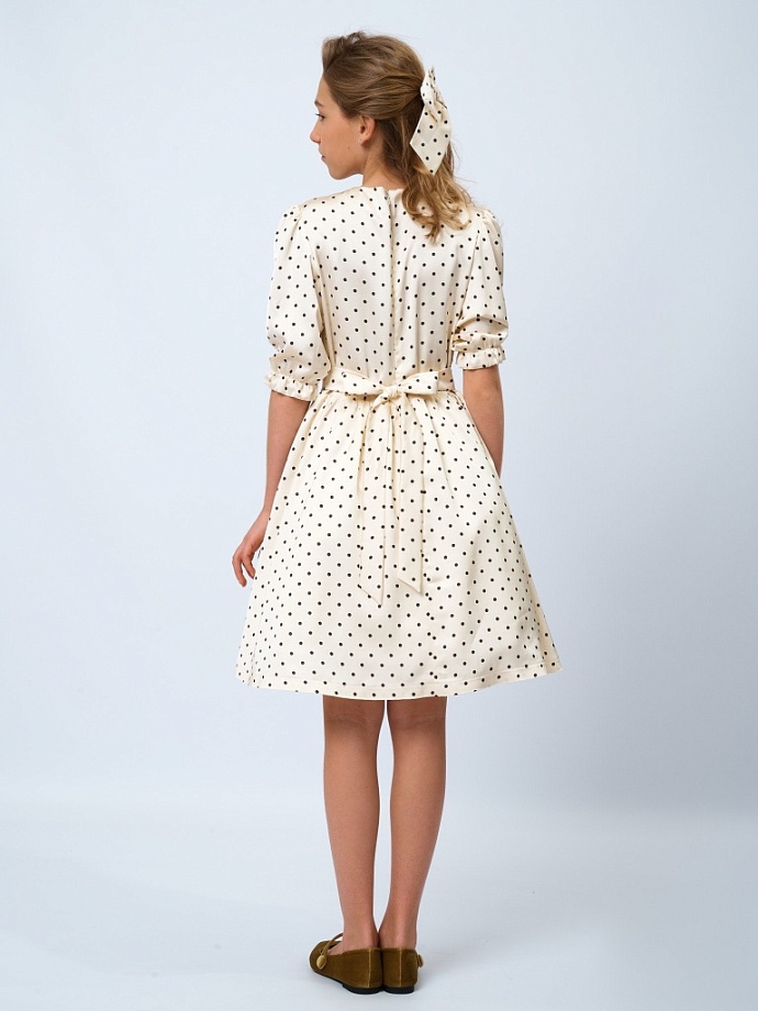 Платье с оборкой по планке в цвете: Экрю Ole! Twice - фото 2