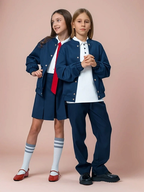 Бомбер из костюмной ткани на кнопках