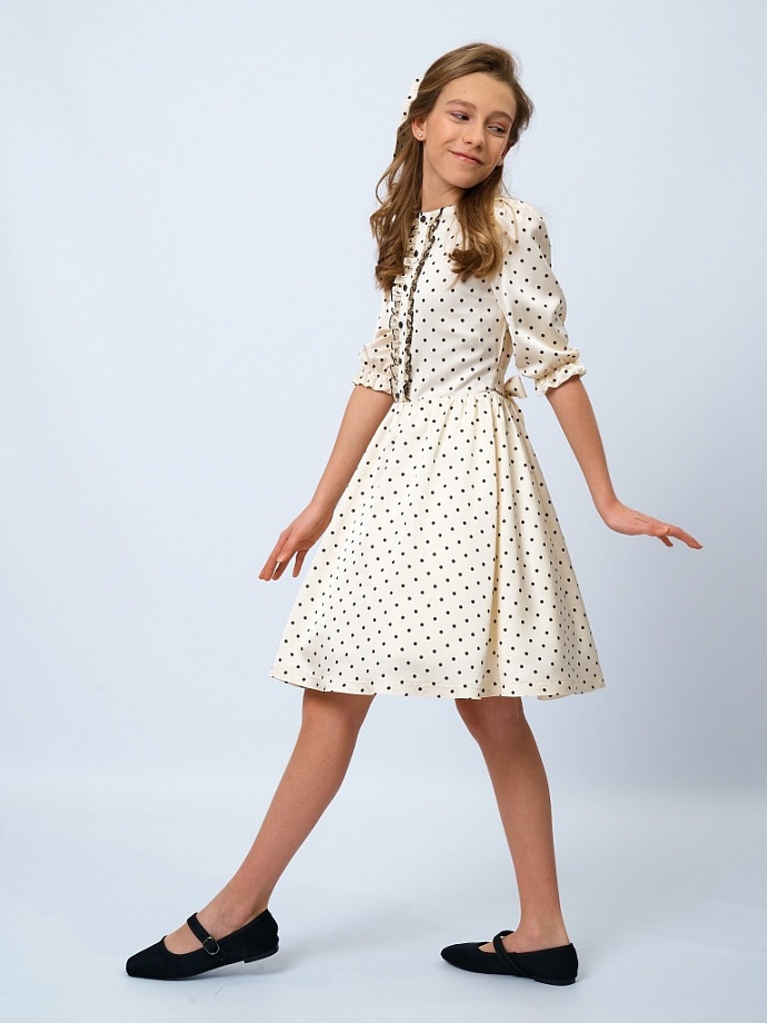 Платье с оборкой по планке в цвете: Экрю Ole! Twice - фото 4