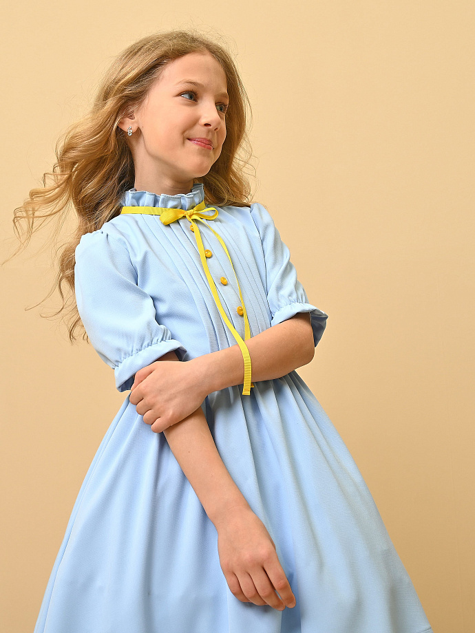 Платье со складками и лентой в цвет пуговиц в цвете: Голубой Ole! Twice - фото 2